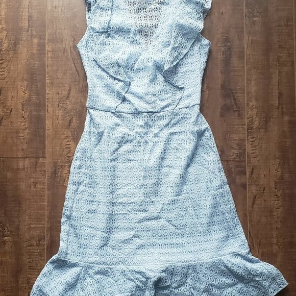 Blue lace dress by Guess. - Picture 5 of 9